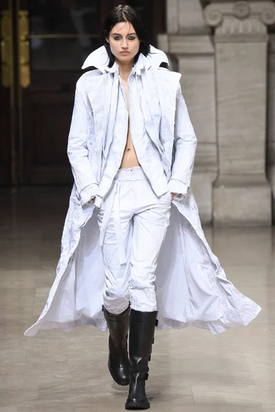 Look 30